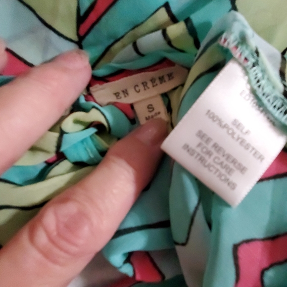 en creme flowy ruffled  geometric print top spaghetti strap Small EUC - Picture 5 of 6